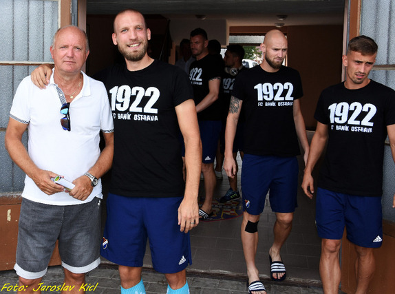 (190828) Lan_Banik 1:3 9